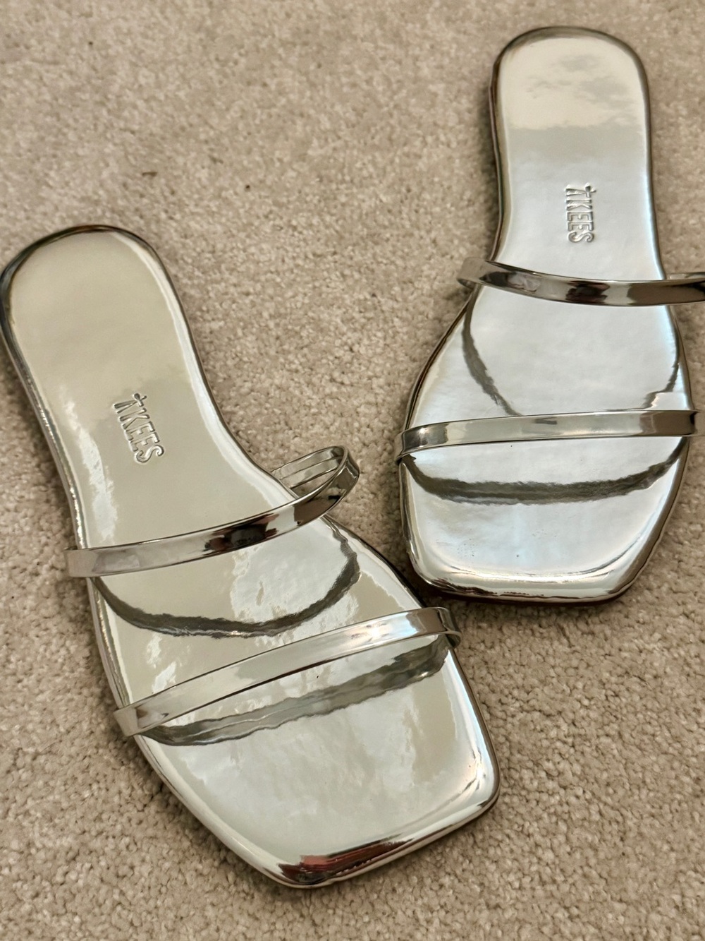 TKEES LIKENEW! Gemma Square Toe Sandal Silver Chrome Size 6 - Picture 2 of 4